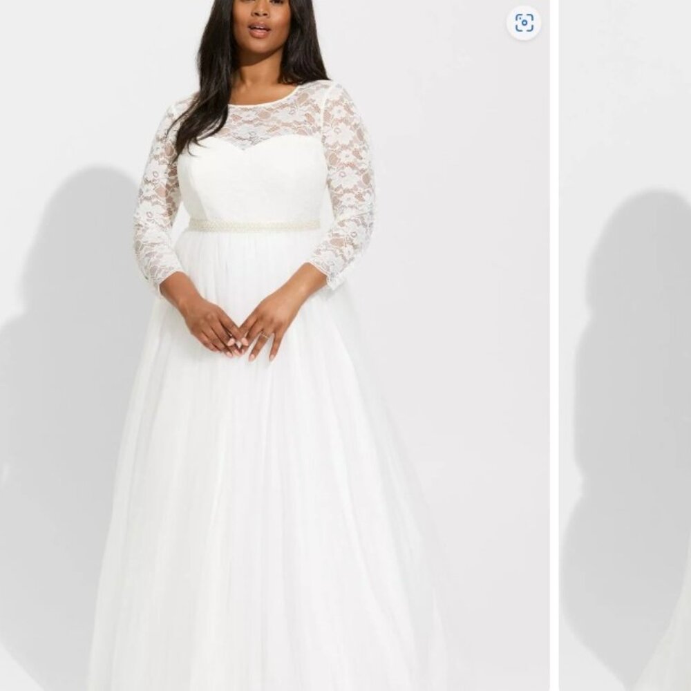 TORRID EVER AFTER Ivory Lace & Tulle Beaded Sash A-Line Wedding Dress size 12